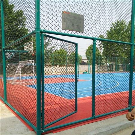 体育场围网 球场隔离护栏网菱形勾花网 运动场篮球场护栏网